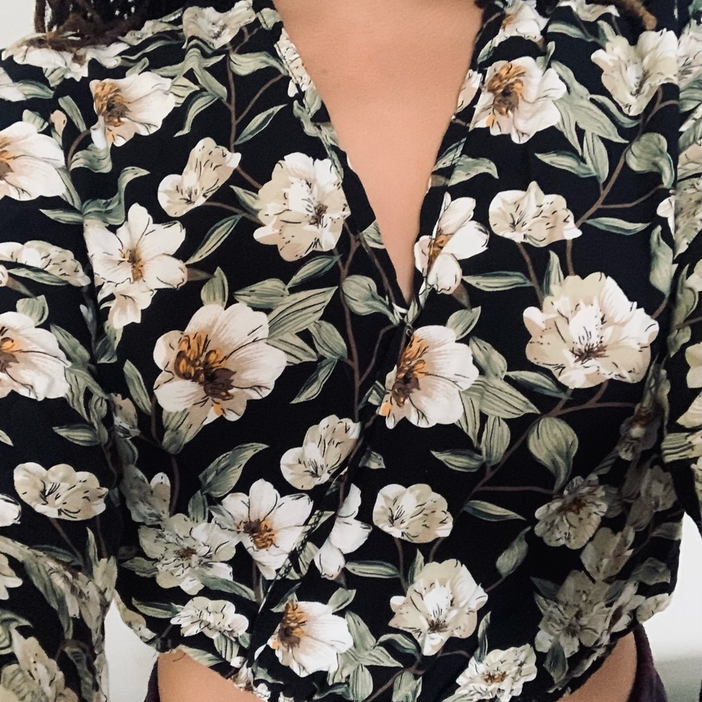 MISTYROSE black w/ floral pattern longsleeve blouse